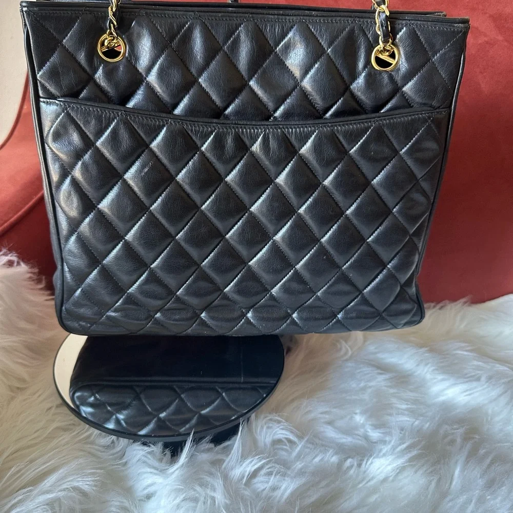 Chanel-Vintage Matelassé Chain Shoulder Bag w/ Coco Charm - Picture 2 of 16